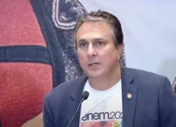 Camilo Santana defende candidatura de Cid Gomes ao Senado e diz que aliado “pode ser o que quiser”