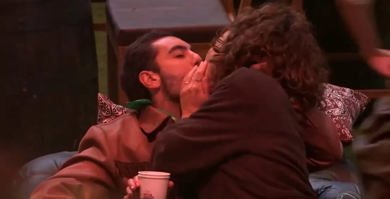 João Victor e Nikita protagonizam primeiro beijo da temporada na Casa do Patrão