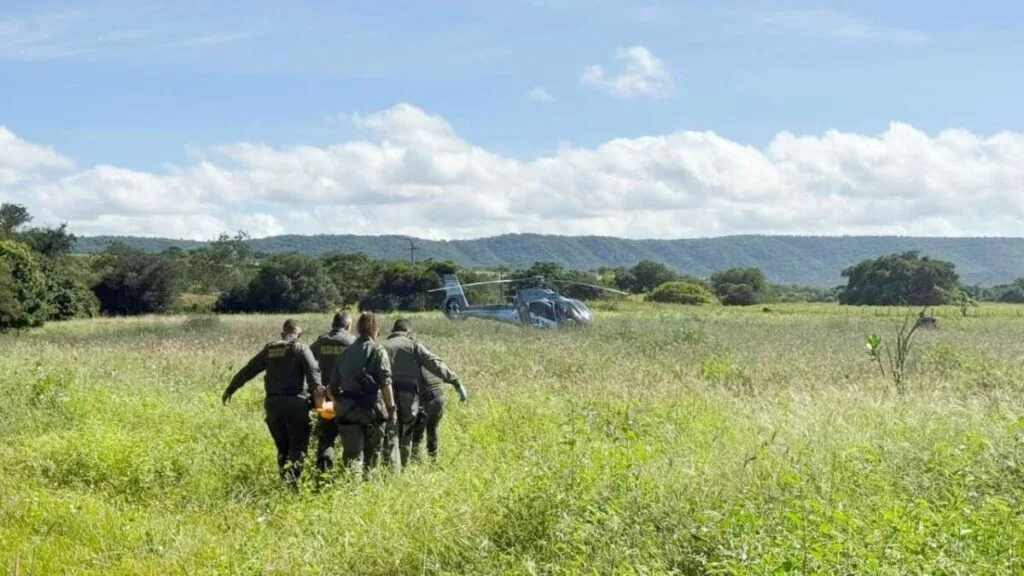 PM é socorrido por helicóptero da Ciopaer após carro capotar no interior do Ceará