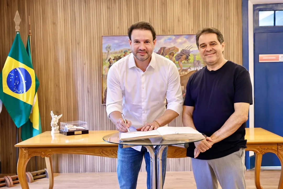 Prefeito Evandro Leitão anuncia afastamento temporário; Leo Couto assume Prefeitura interinamente