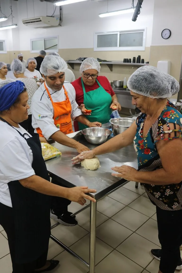 Escola de Gastronomia Social oferta 300 vagas para cursos gratuitos em janeiro